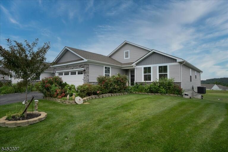 Property listing MLS 4045555 photo 2