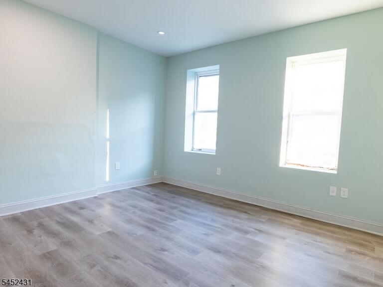 Property listing MLS 4045674 photo 2