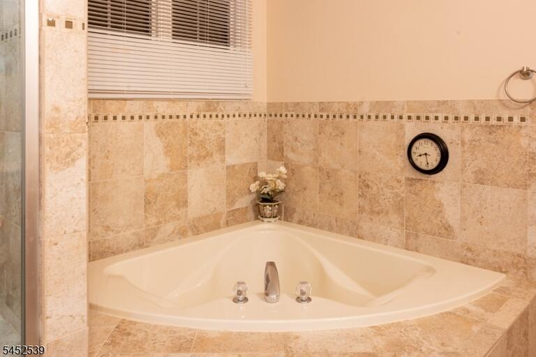 Property listing MLS 4045773 photo 22