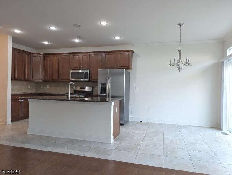 Property listing MLS 4045790 photo 2