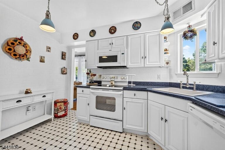 Property listing MLS 4045832 photo 2