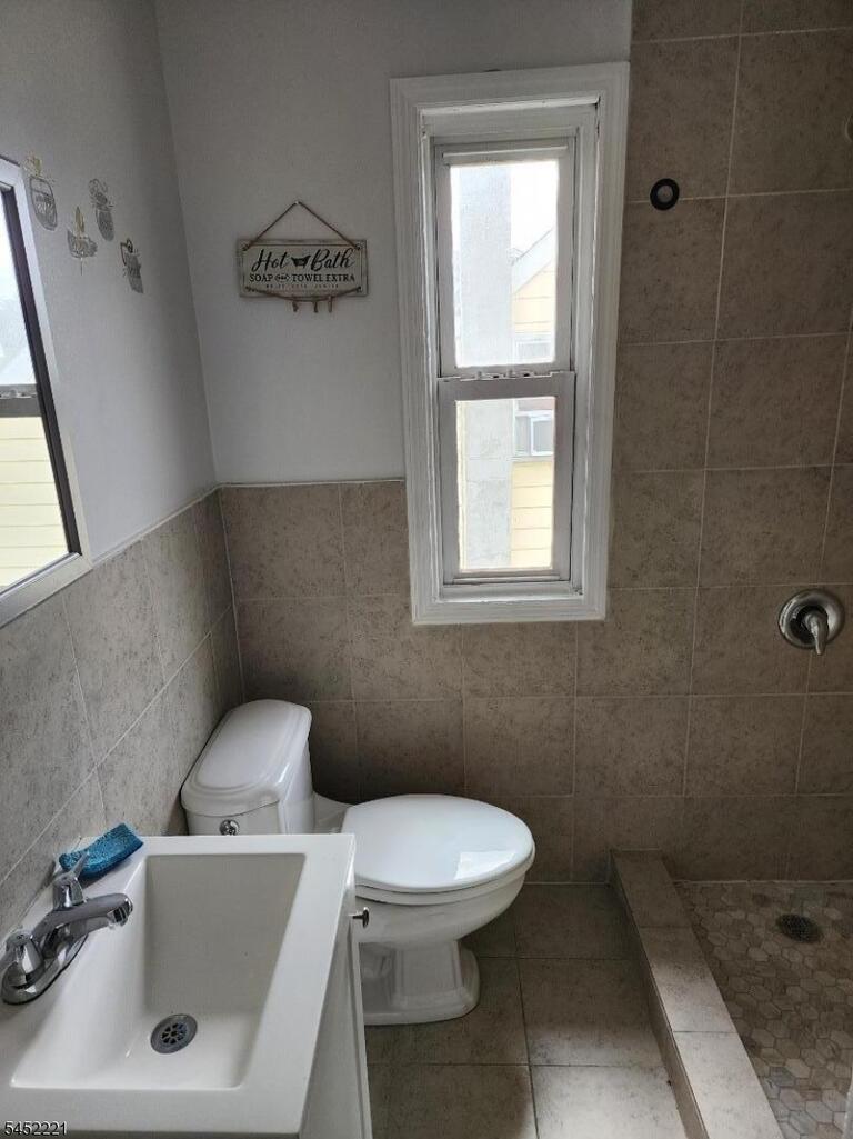 Property listing MLS 4045886 photo 4