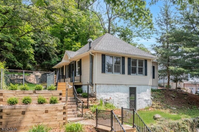 Property listing MLS 4045971 photo 1