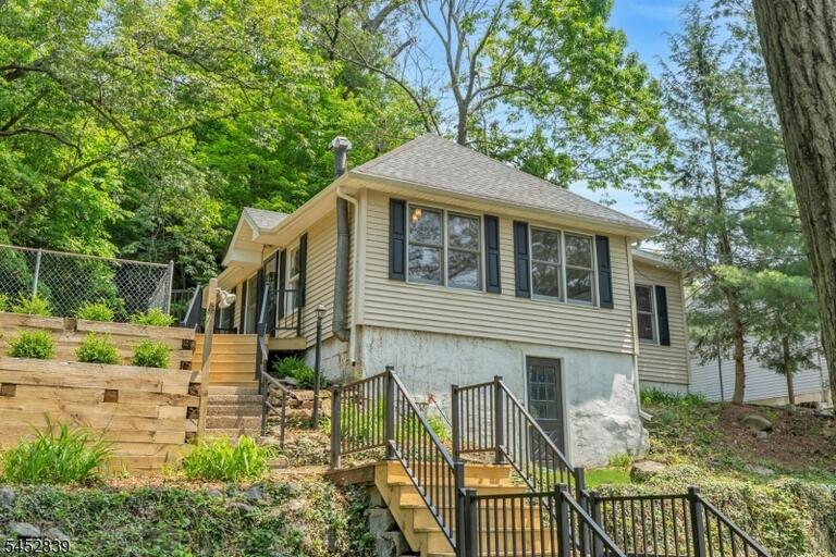 Property listing MLS 4045971 photo 3