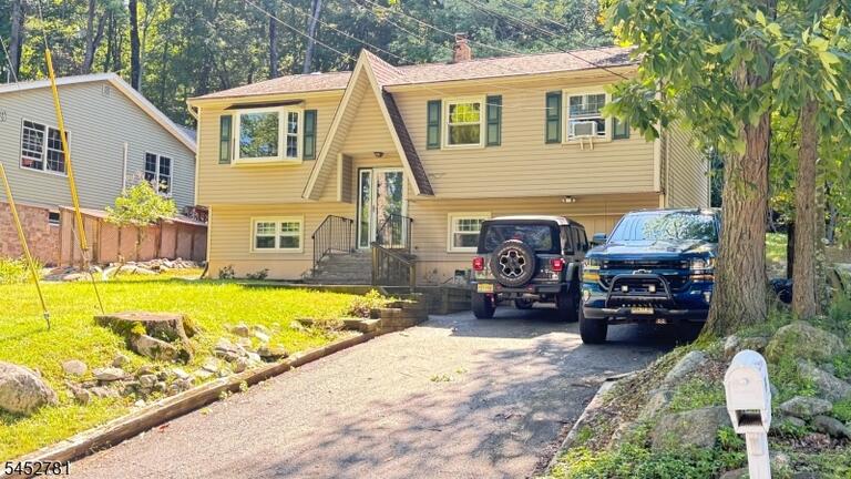 Property listing MLS 4045986 photo 1