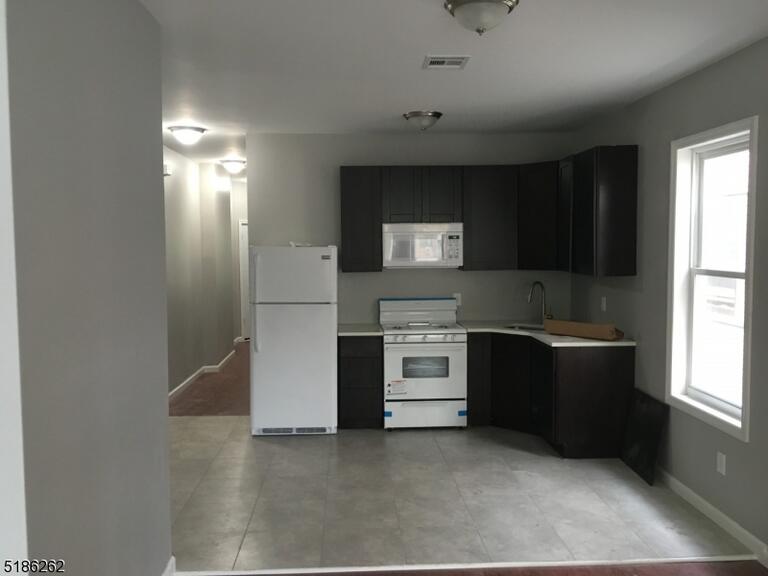 Property listing MLS 4045991 photo 4