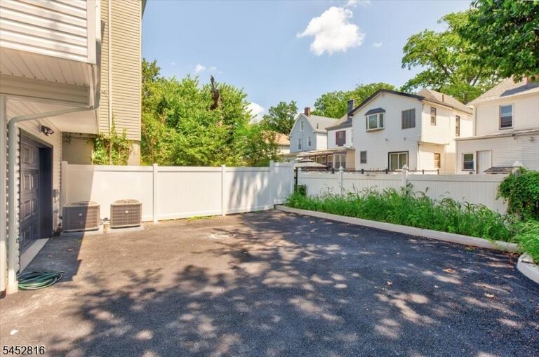 Property listing MLS 4045998 photo 9