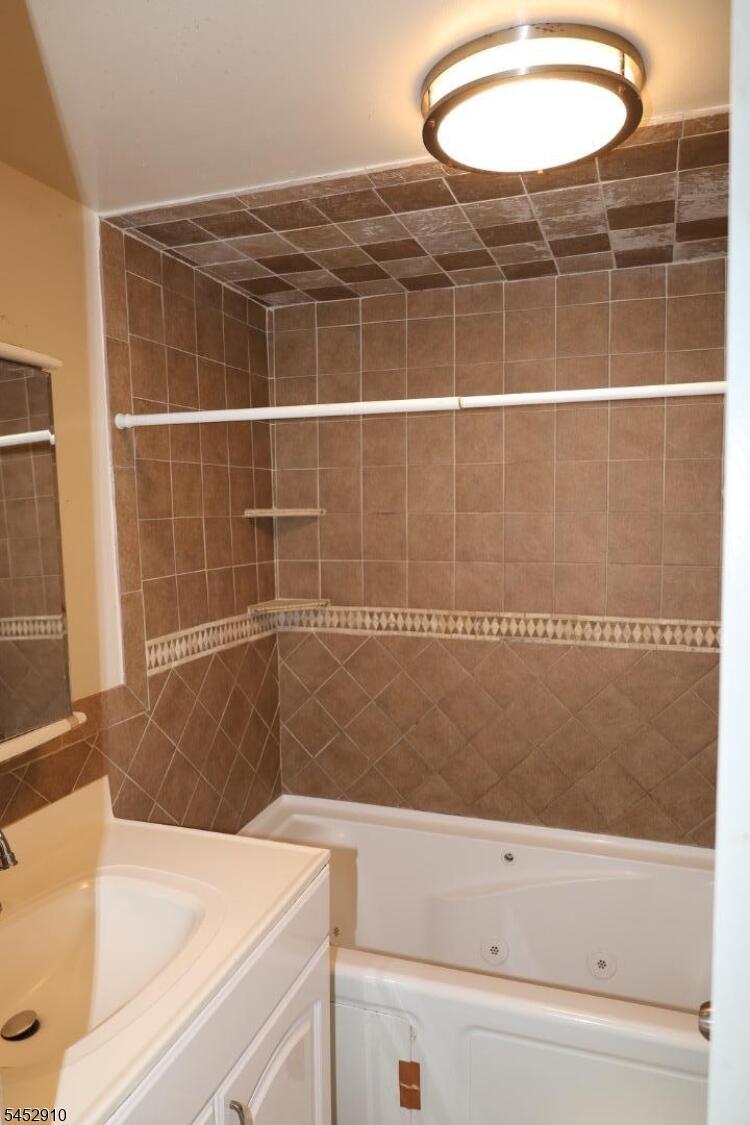 Property listing MLS 4046026 photo 5