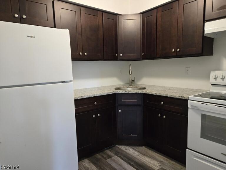 Property listing MLS 4046053 photo 2