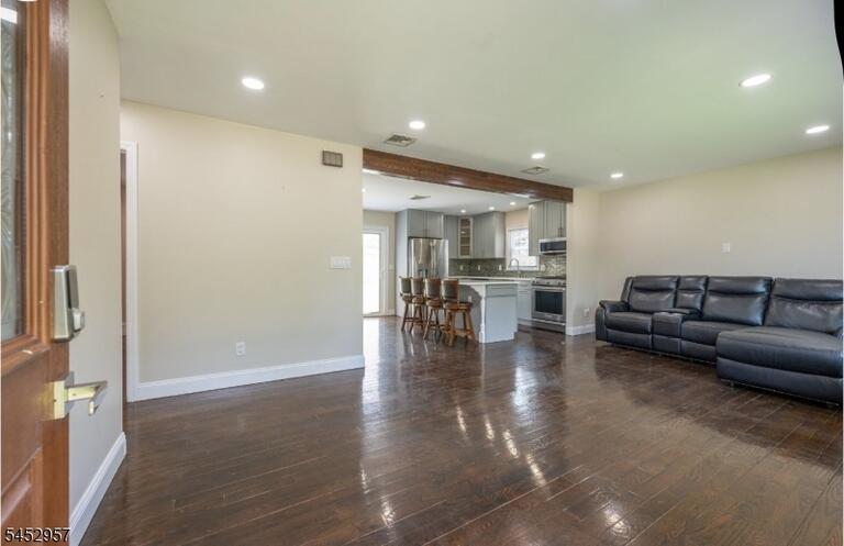 Property listing MLS 4046060 photo 9