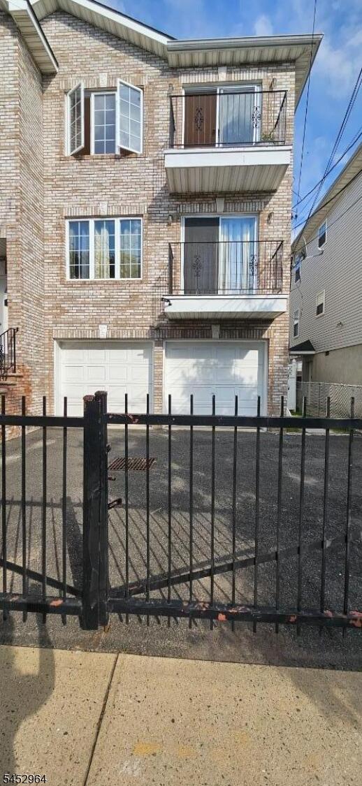 Property listing MLS 4046070 photo 3