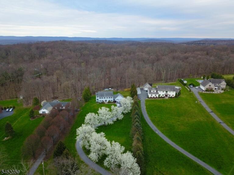 Property listing MLS 4046100 photo 2