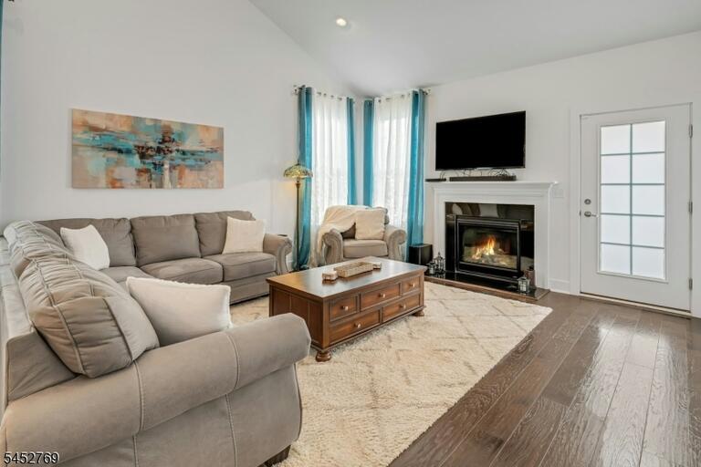 Property listing MLS 4046102 photo 10