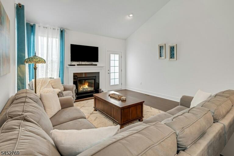 Property listing MLS 4046102 photo 11
