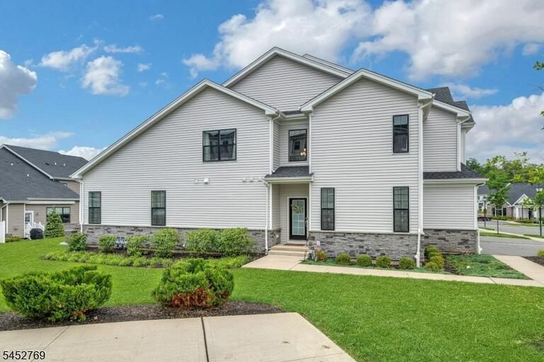 Property listing MLS 4046102 photo 2
