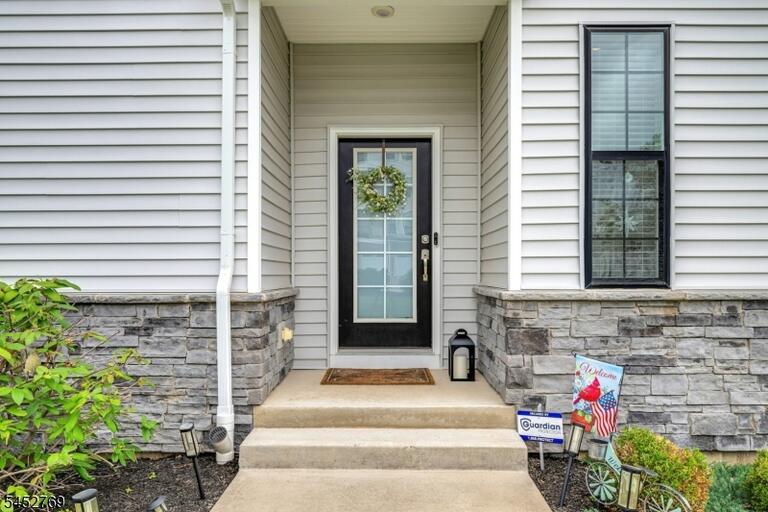 Property listing MLS 4046102 photo 3