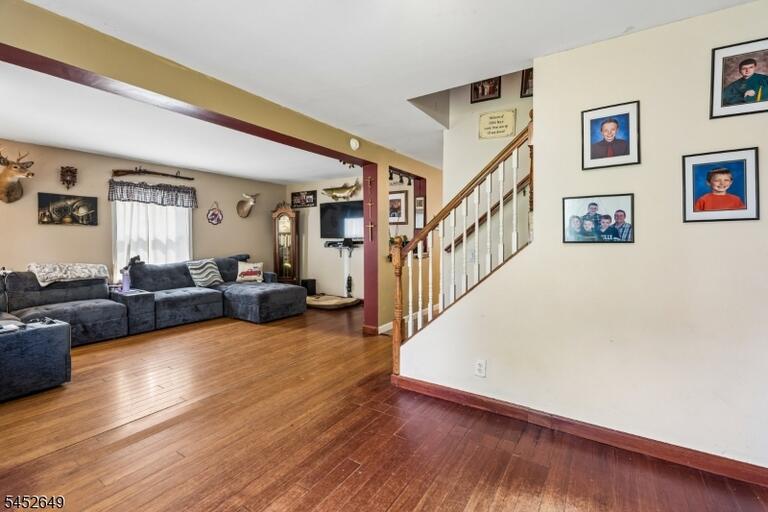 Property listing MLS 4046148 photo 4