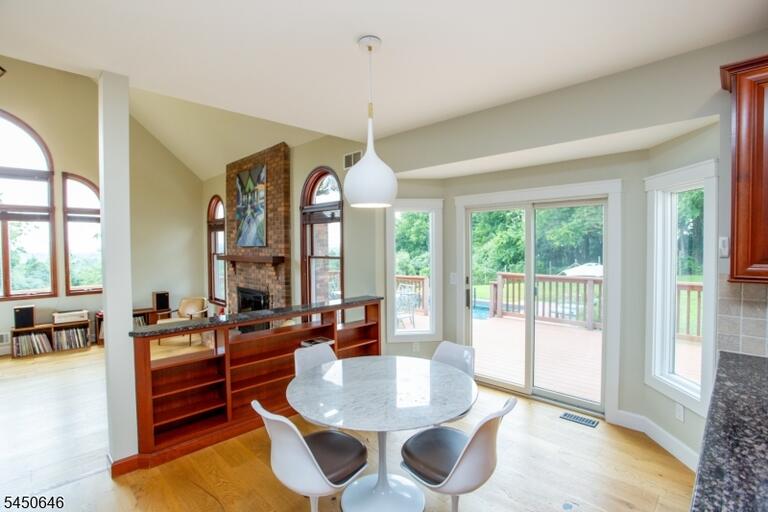 Property listing MLS 4046192 photo 16