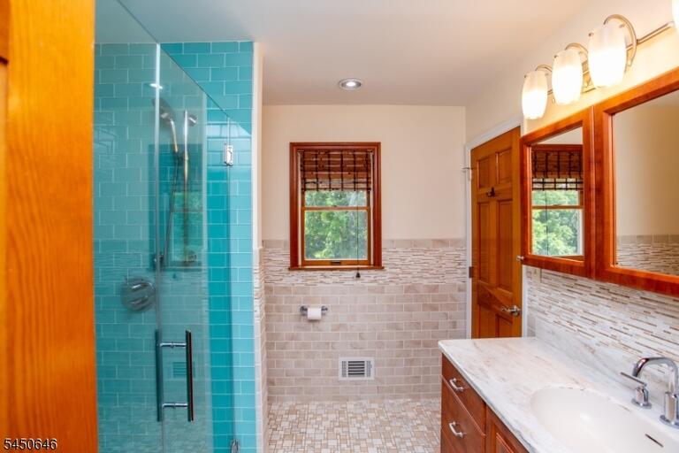 Property listing MLS 4046192 photo 33