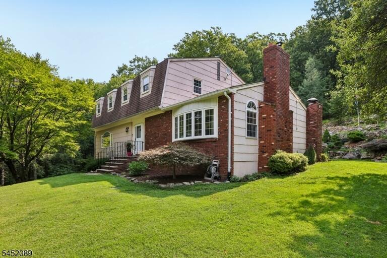 Property listing MLS 4046202 photo 2