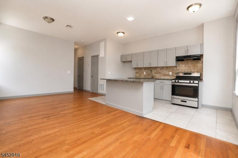 Property listing MLS 4046219 photo 2