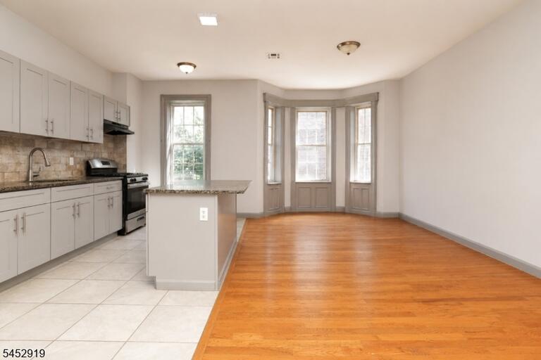 Property listing MLS 4046219 photo 3