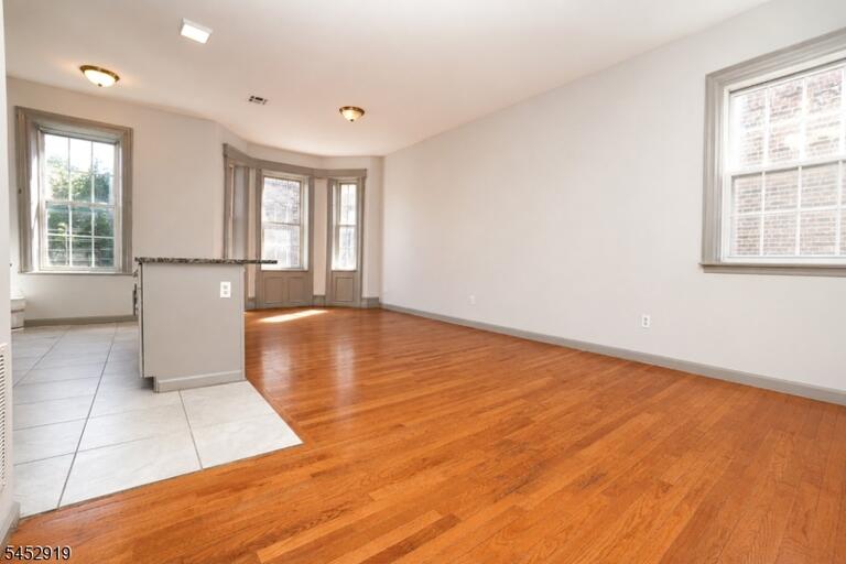 Property listing MLS 4046219 photo 4