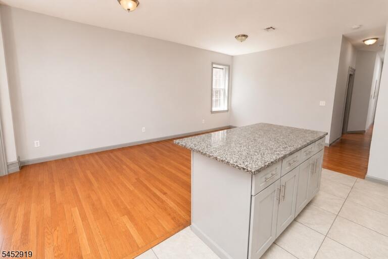 Property listing MLS 4046219 photo 5