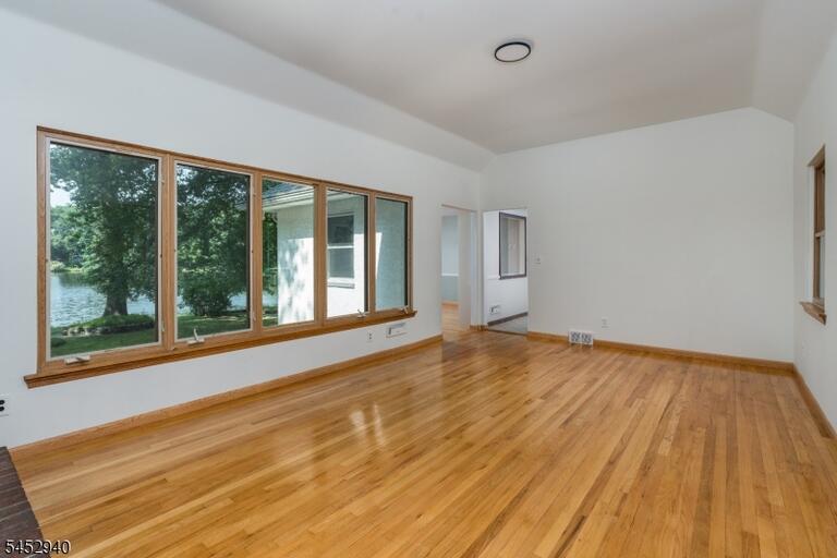 Property listing MLS 4046261 photo 9