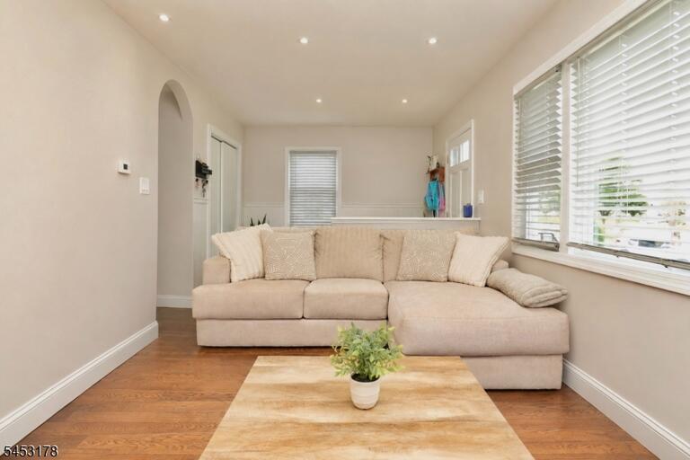 Property listing MLS 4046280 photo 3