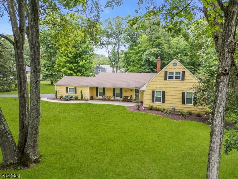 Property listing MLS 4046327 photo 1