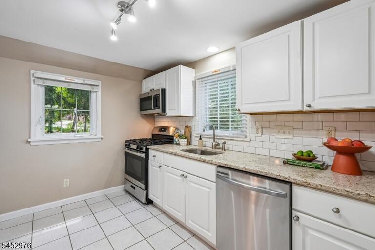 Property listing MLS 4046328 photo 15