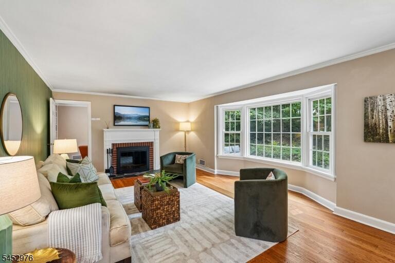 Property listing MLS 4046328 photo 3