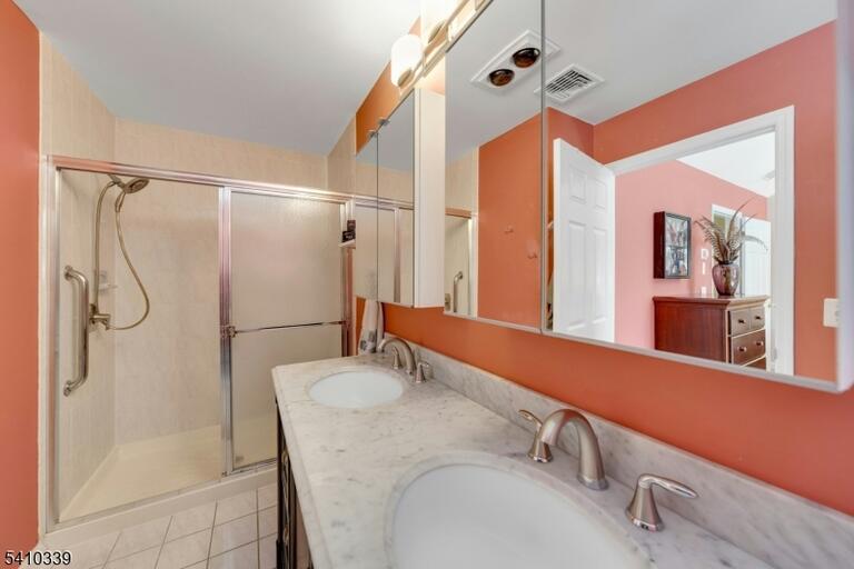 Property listing MLS 4046343 photo 22