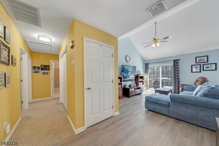 Property listing MLS 4046343 photo 6
