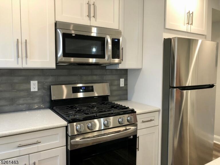 Property listing MLS 4046379 photo 3