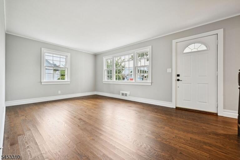 Property listing MLS 4046401 photo 5