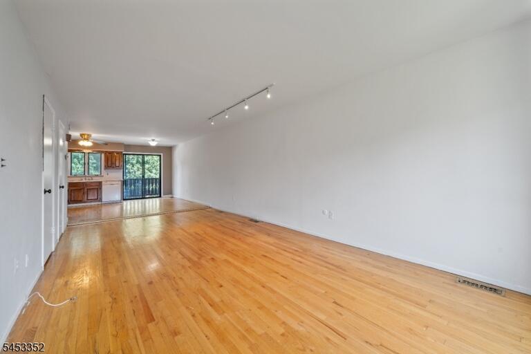 Property listing MLS 4046420 photo 6