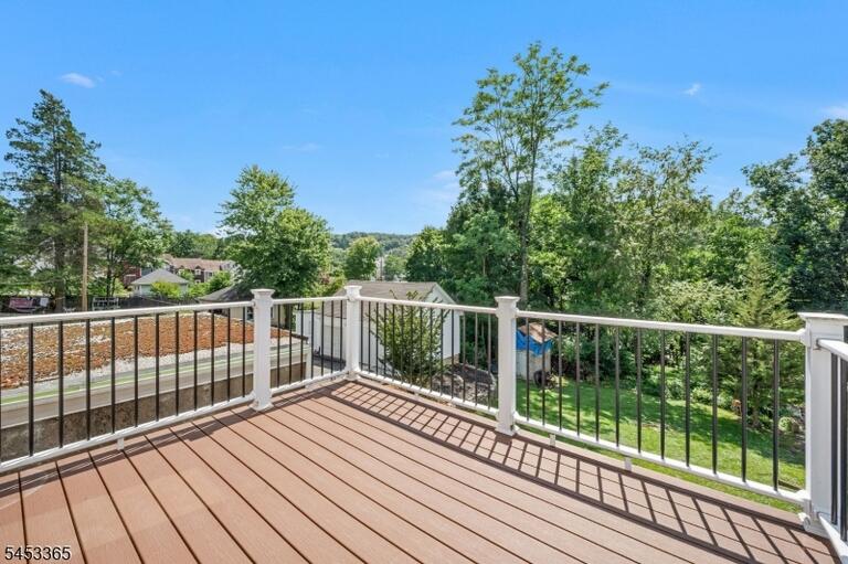 Property listing MLS 4046438 photo 9