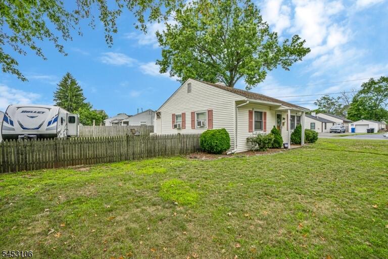Property listing MLS 4046477 photo 2