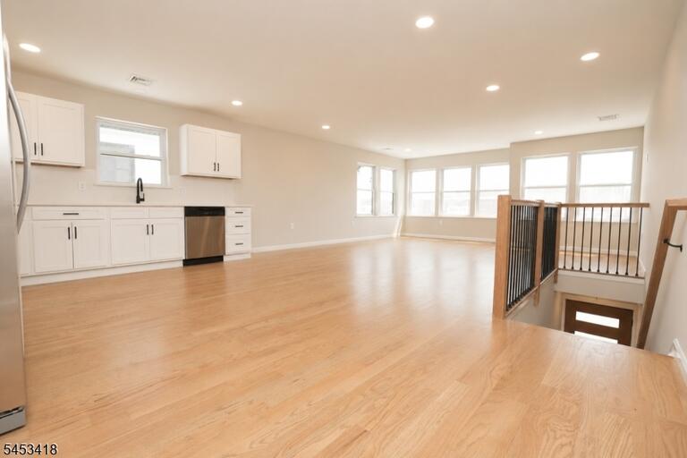 Property listing MLS 4046479 photo 3