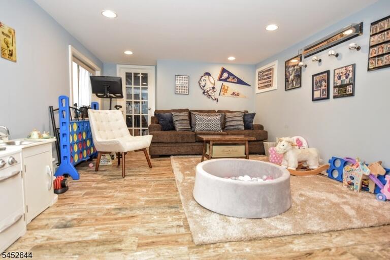 Property listing MLS 4046483 photo 23