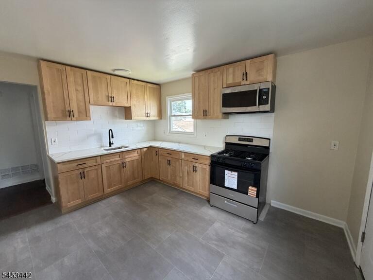 Property listing MLS 4046498 photo 11