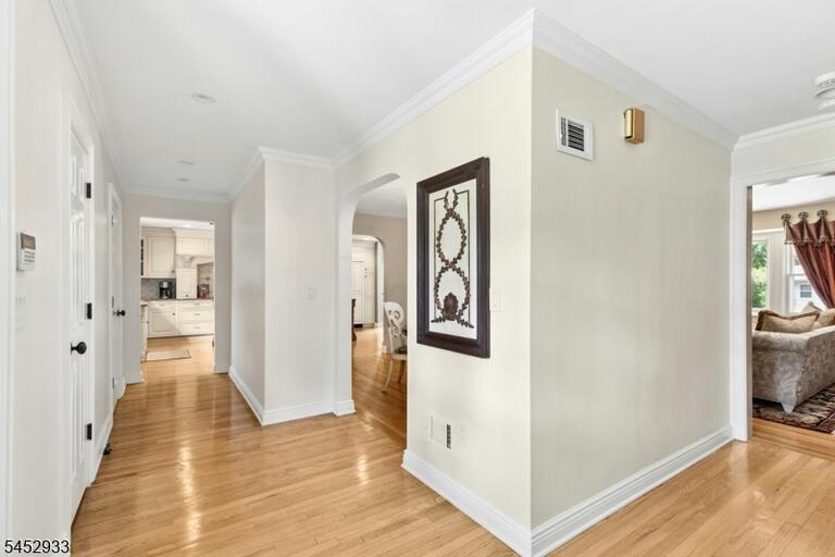 Property listing MLS 4046502 photo 5