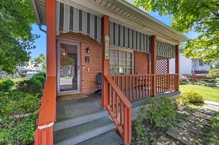 Property listing MLS 4046518 photo 2