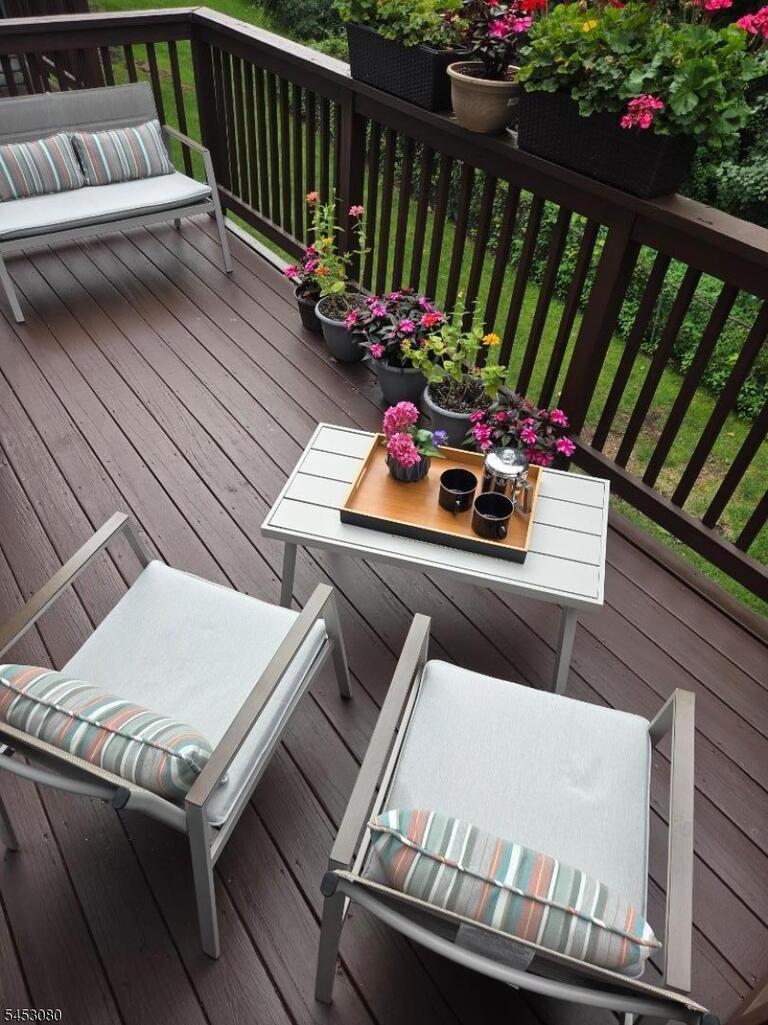 Property listing MLS 4046588 photo 3