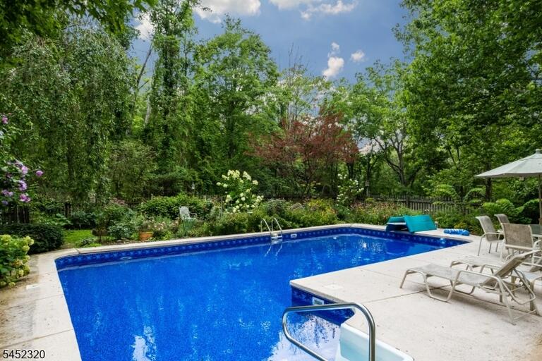 Property listing MLS 4046592 photo 34
