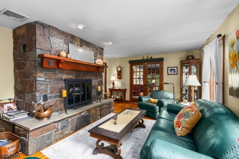 Property listing MLS 4046592 photo 8