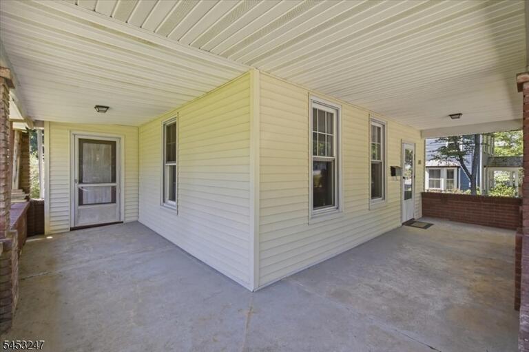 Property listing MLS 4046600 photo 4