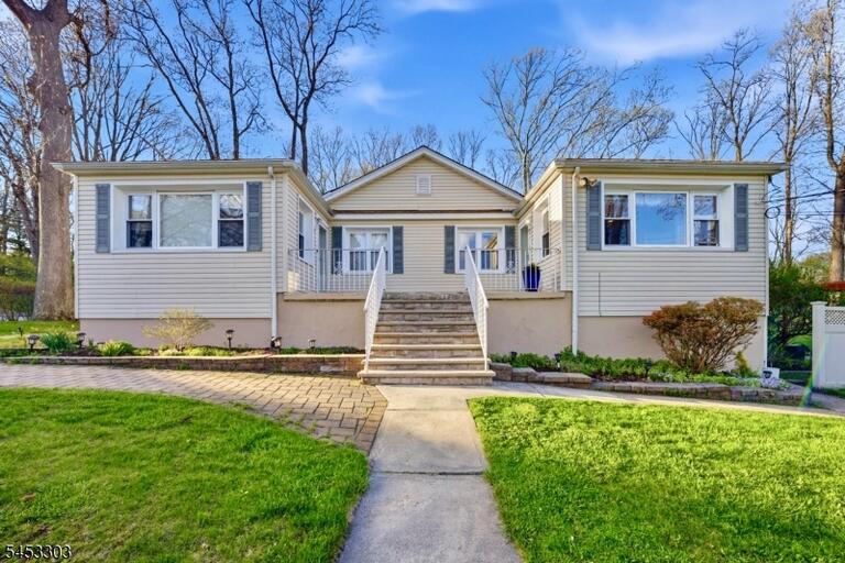 Property listing MLS 4046634 photo 1